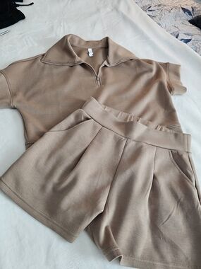 Women’s Casual High-Waist Pleated Shorts  & Top in Beige